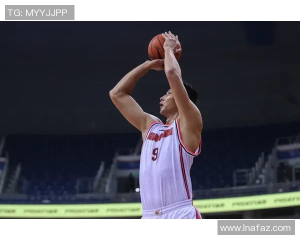 从伤病低谷到重返赛场全程记录球员坚韧不拔的康复旅程