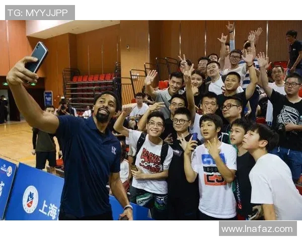 球星与粉丝互动集锦 球星与粉丝互动集锦