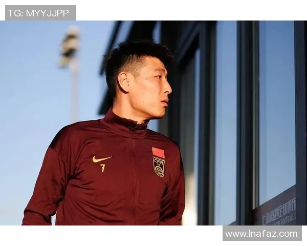 武磊赛场爆发小插曲，裁判如何处理？