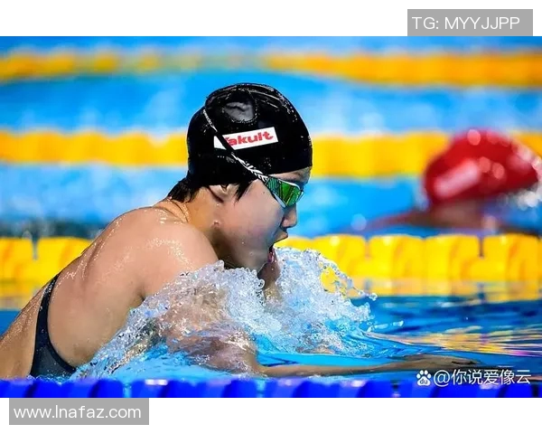 镜头捕捉：总决赛赛场小动作引发热议